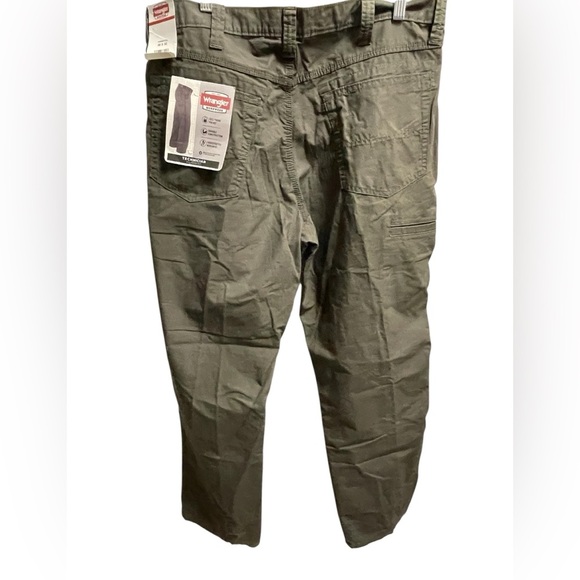 🤎🩶NWT WRANGLER Men's Olive Green Pants size 38x32 
Lightweight canvas cotton - Picture 2 of 10